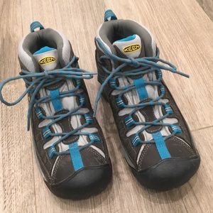 KEEN WATERPROOF HIKING BOOTS